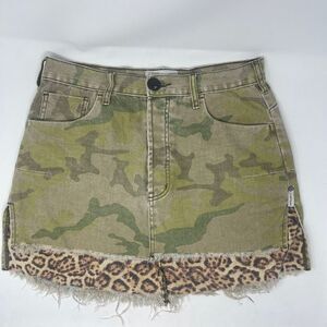 OneTeaspoon Women's Green Camouflage Raw-Hem Mini Skirt Size 28